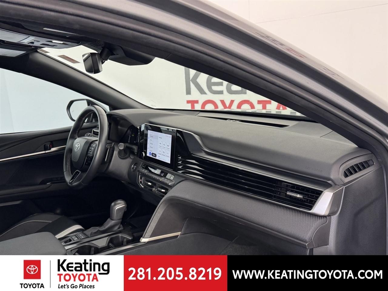 Toyota Camry Hybrid XLE 2025