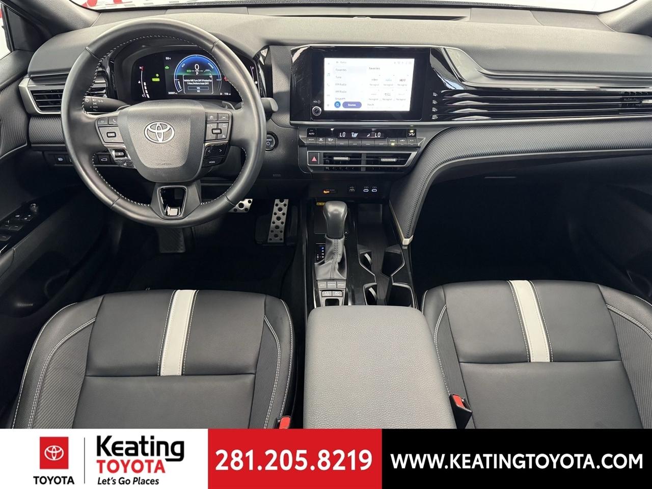 Toyota Camry Hybrid XLE 2025