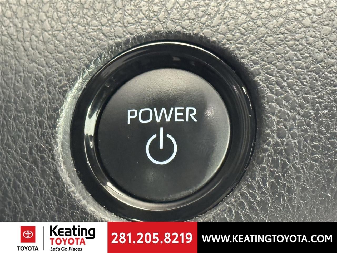 Toyota Camry Hybrid XLE 2025