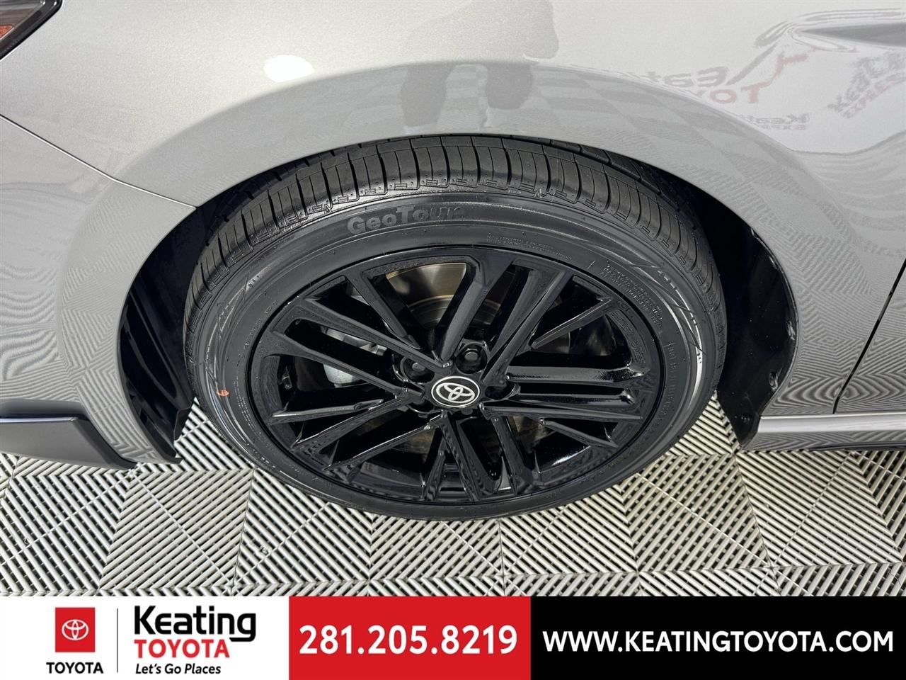 Toyota Camry Hybrid XLE 2025