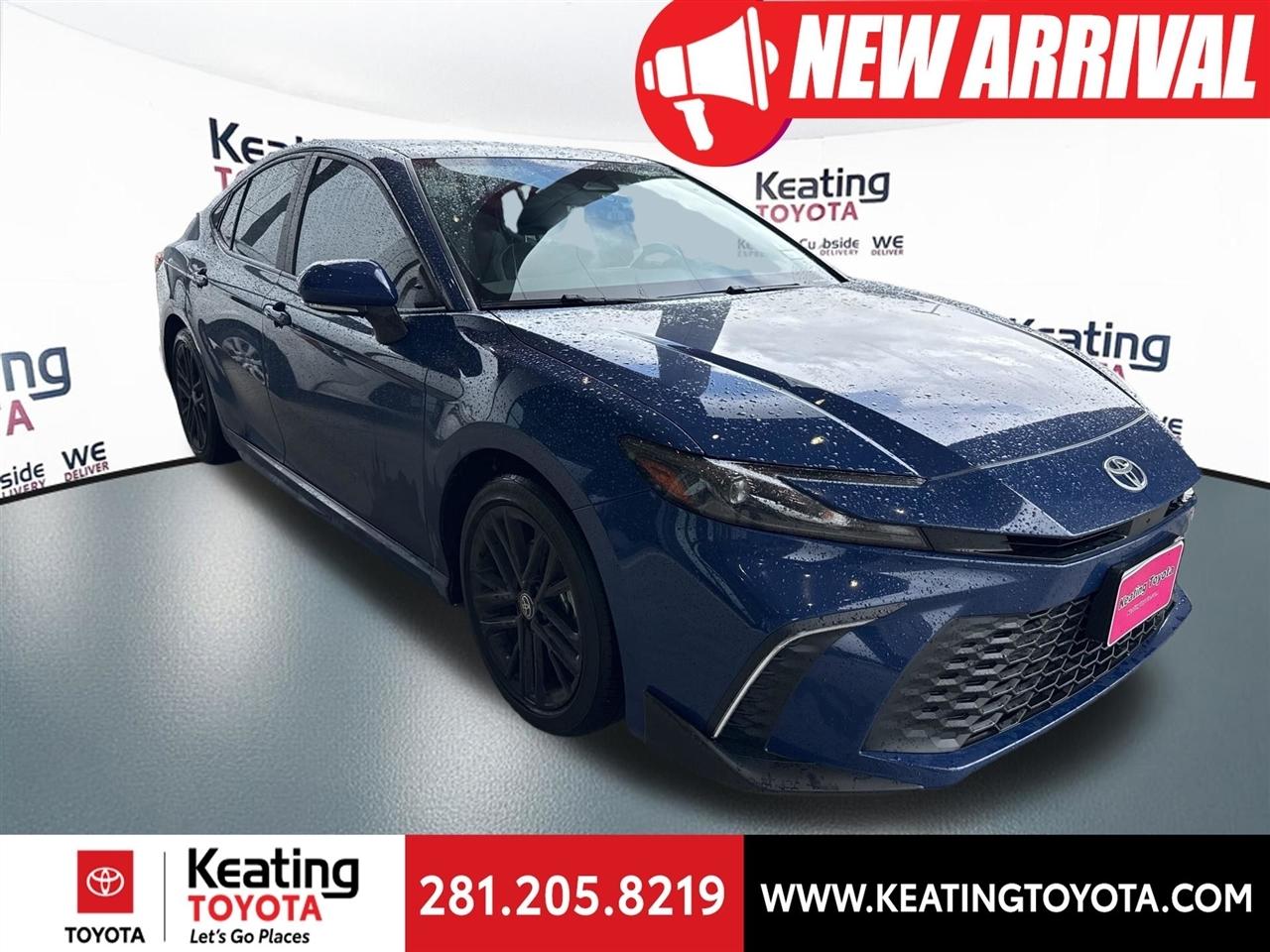 Toyota Camry Hybrid XLE 2025