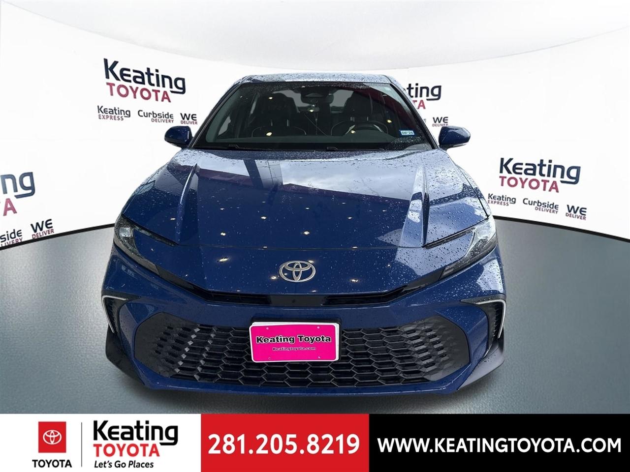 Toyota Camry Hybrid XLE 2025