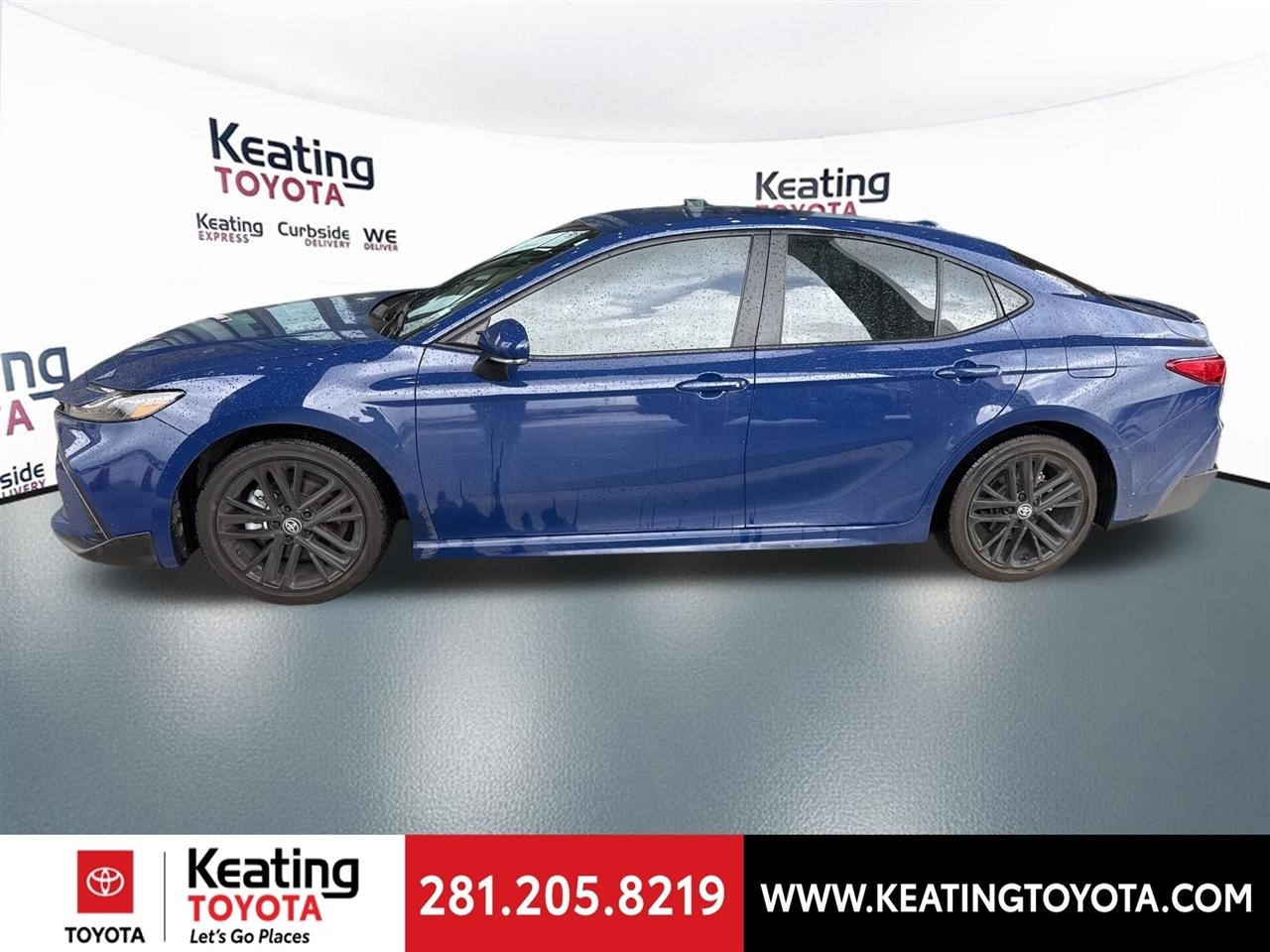 Toyota Camry Hybrid XLE 2025