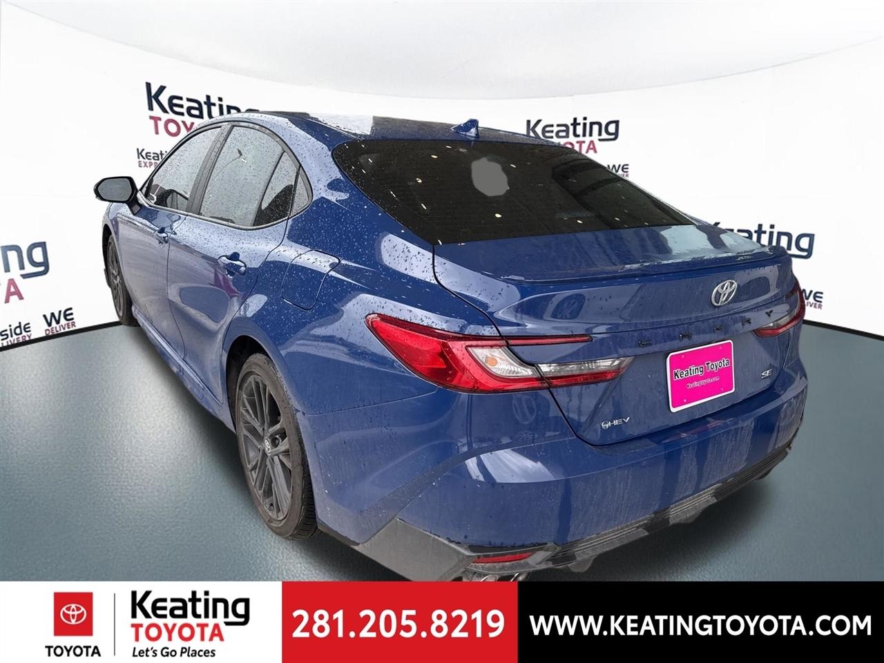 Toyota Camry Hybrid XLE 2025