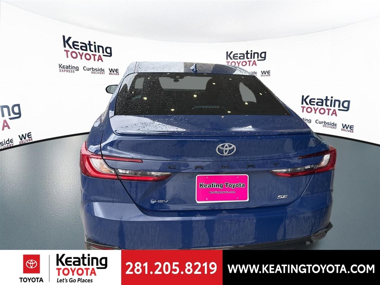 Toyota Camry Hybrid XLE 2025