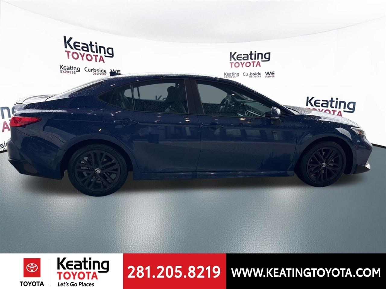 Toyota Camry Hybrid XLE 2025