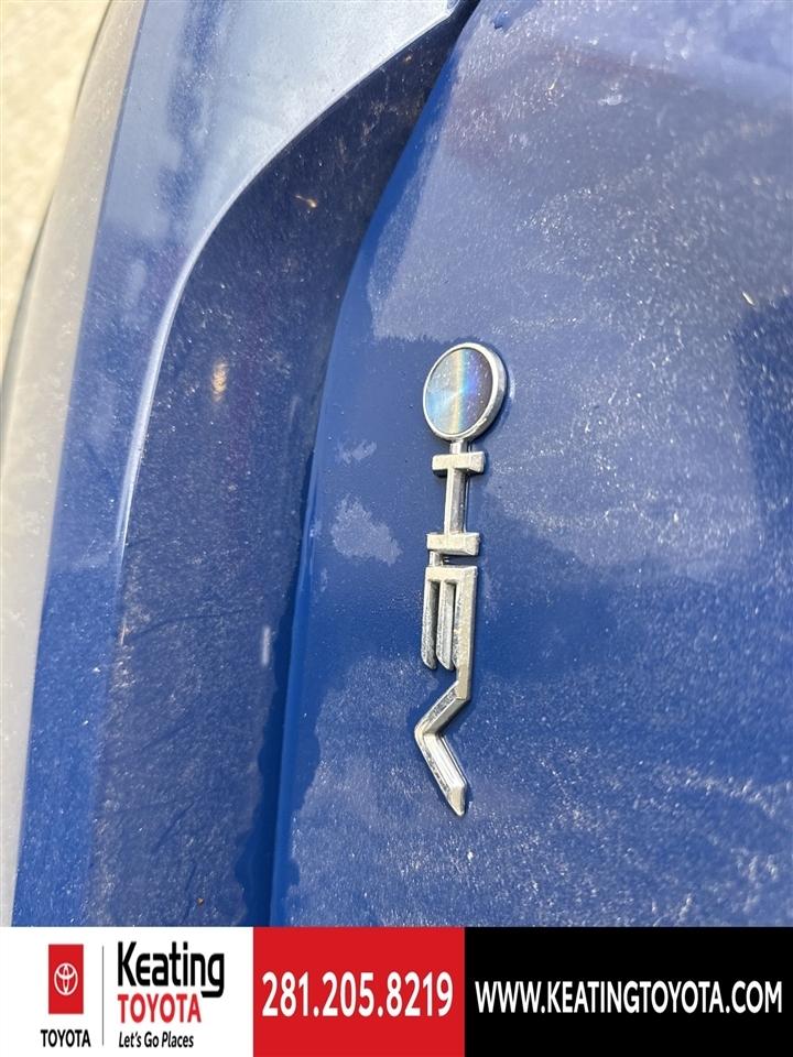 Toyota Camry Hybrid XLE 2025