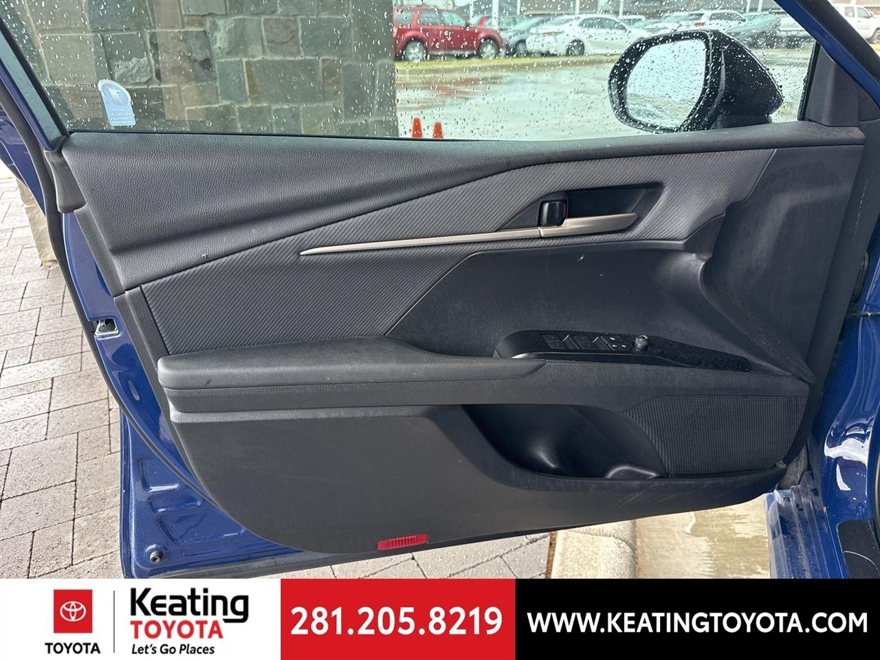 Toyota Camry Hybrid XLE 2025