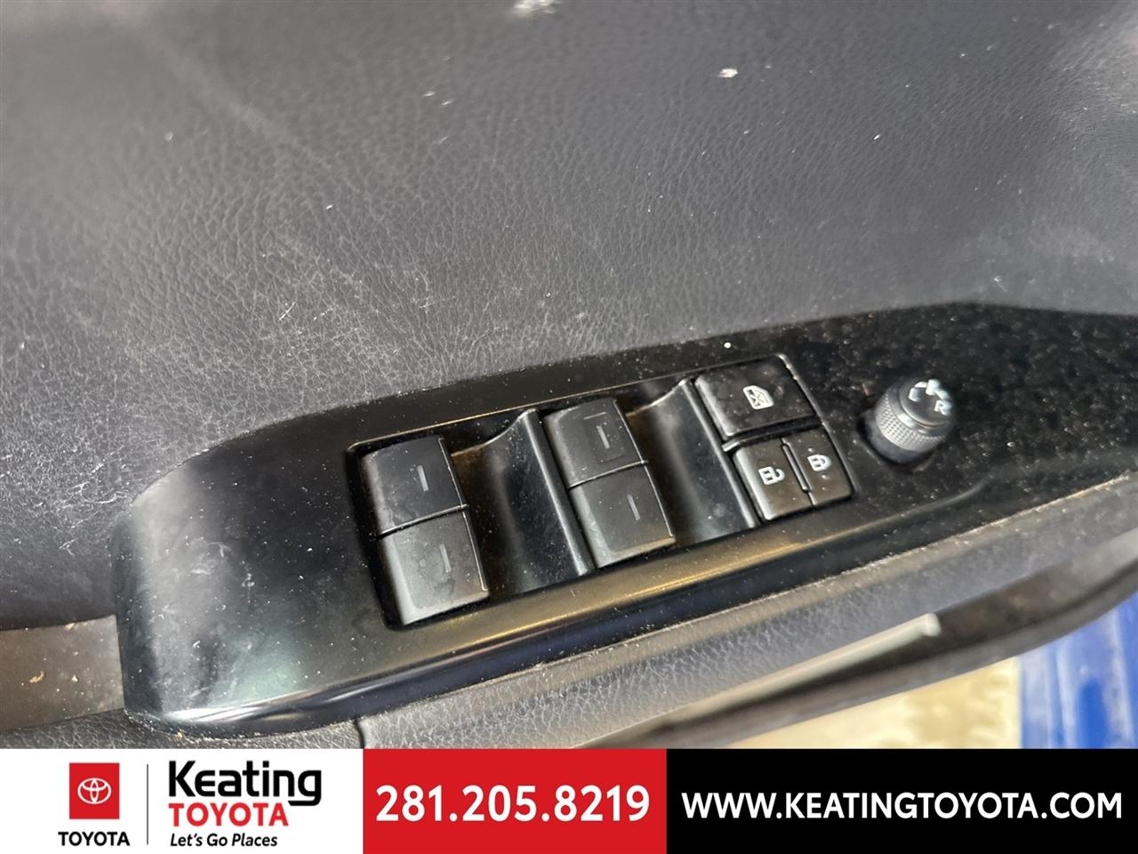 Toyota Camry Hybrid XLE 2025