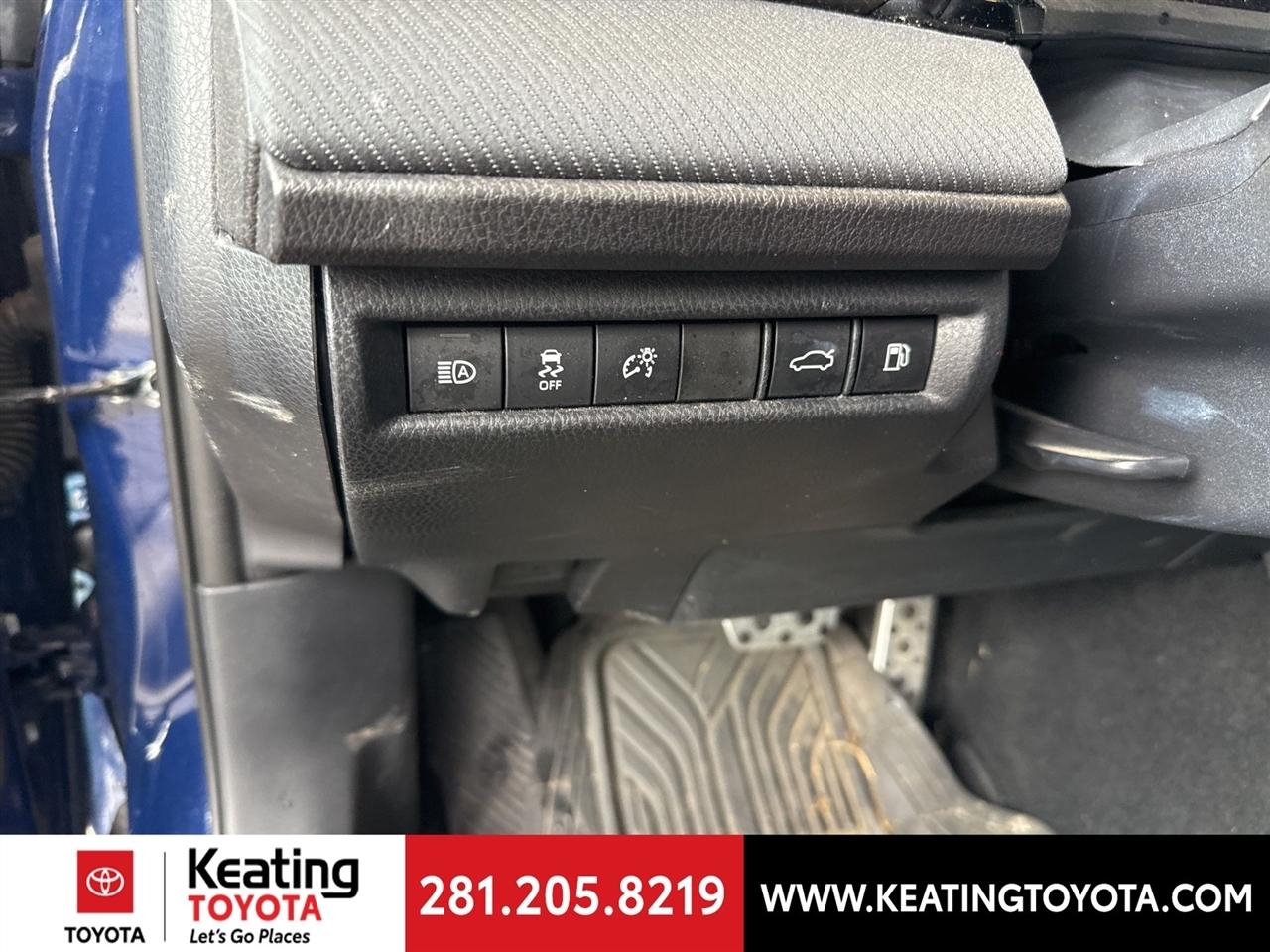 Toyota Camry Hybrid XLE 2025