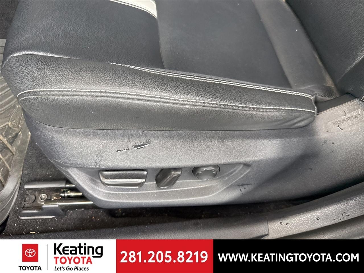 Toyota Camry Hybrid XLE 2025