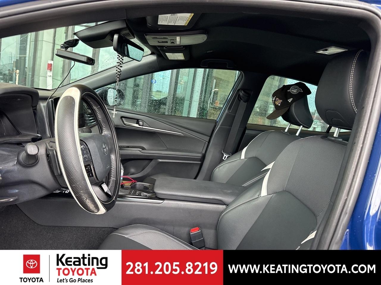 Toyota Camry Hybrid XLE 2025