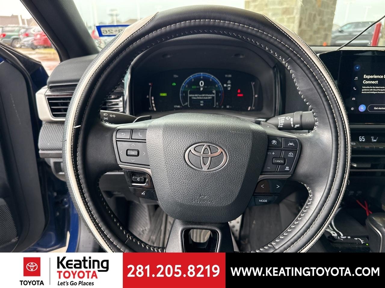 Toyota Camry Hybrid XLE 2025