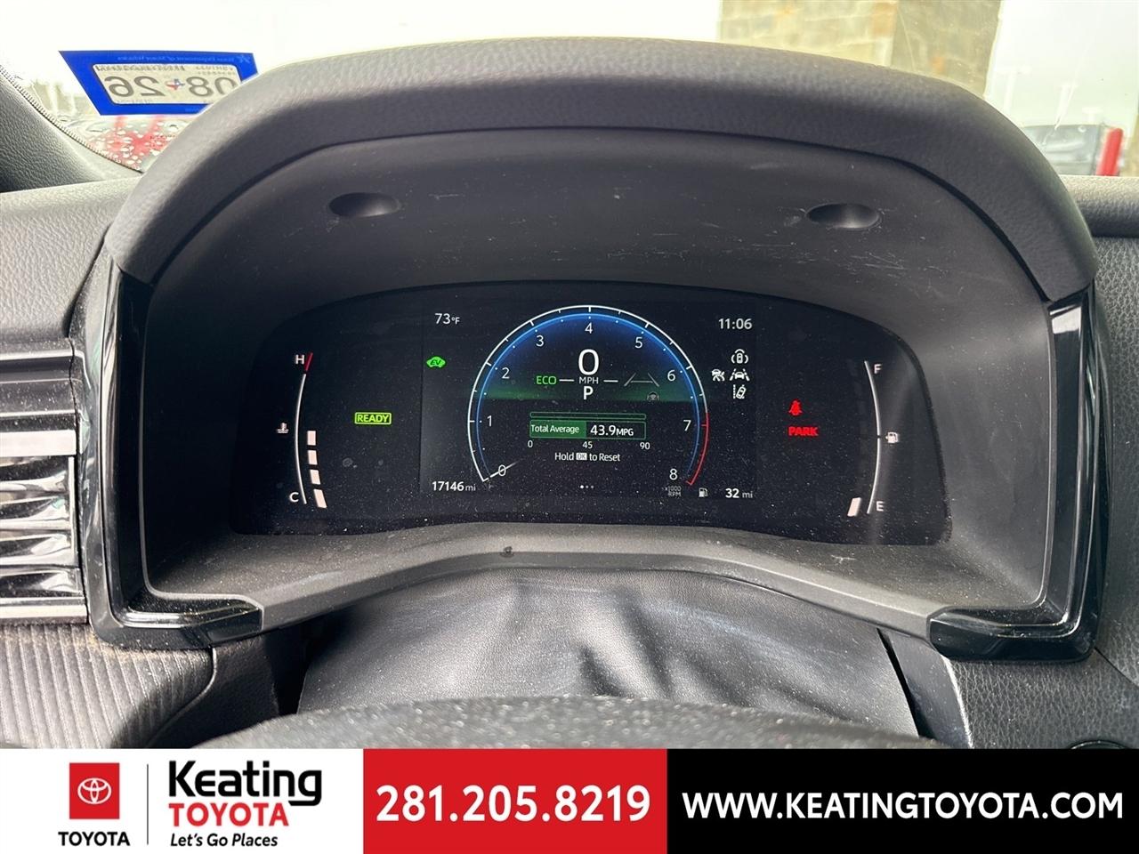 Toyota Camry Hybrid XLE 2025