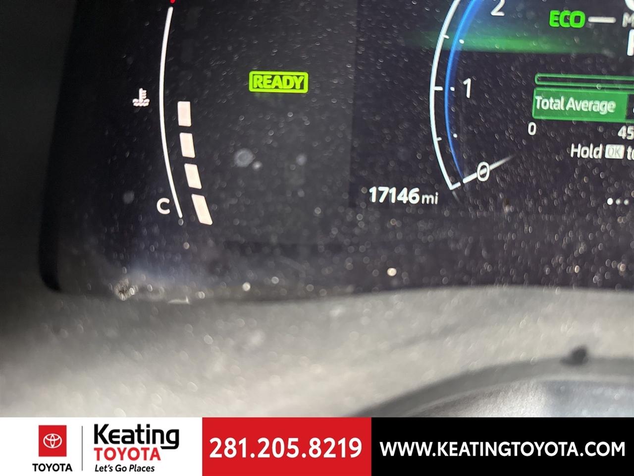 Toyota Camry Hybrid XLE 2025