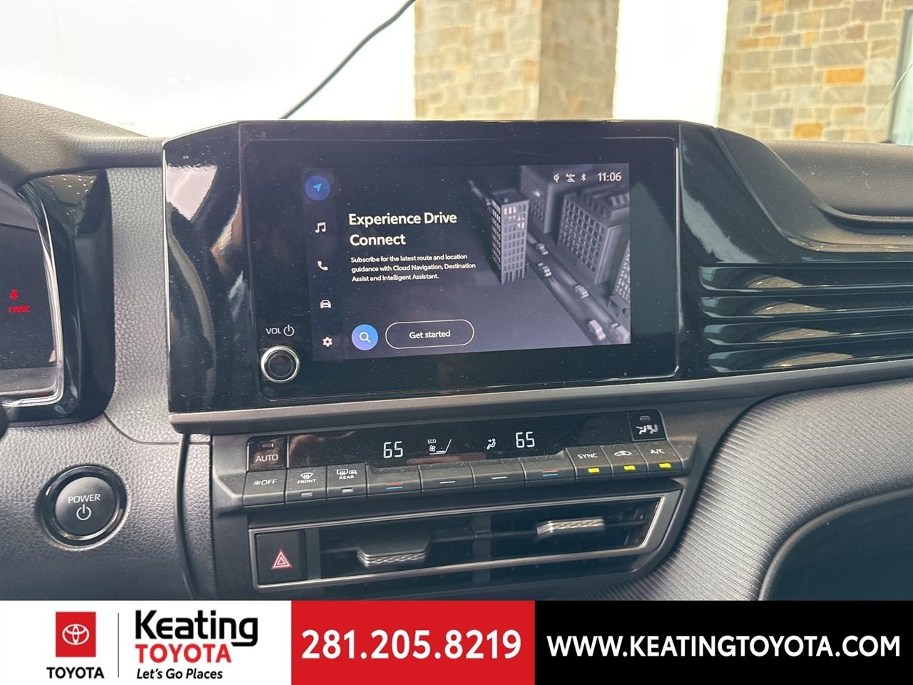 Toyota Camry Hybrid XLE 2025