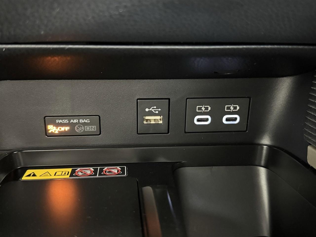 Toyota Camry Hybrid XLE 2026