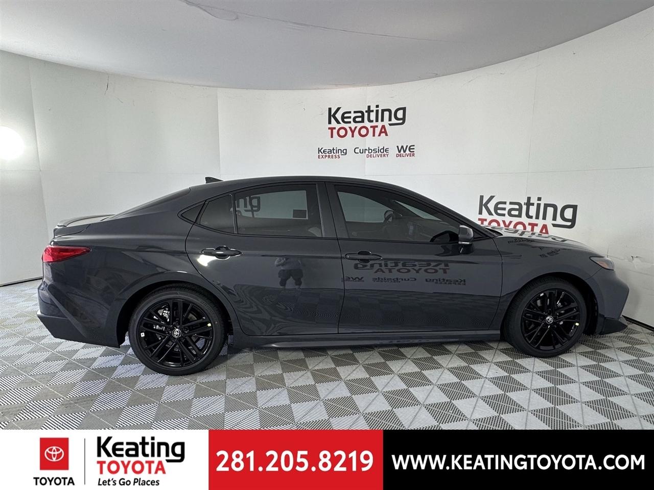 Toyota Camry Hybrid XLE 2026