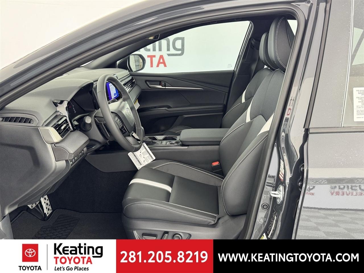 Toyota Camry Hybrid XLE 2026