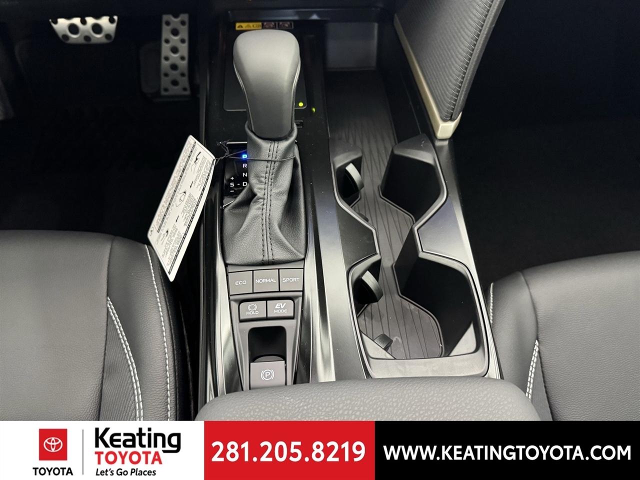 Toyota Camry Hybrid XLE 2026