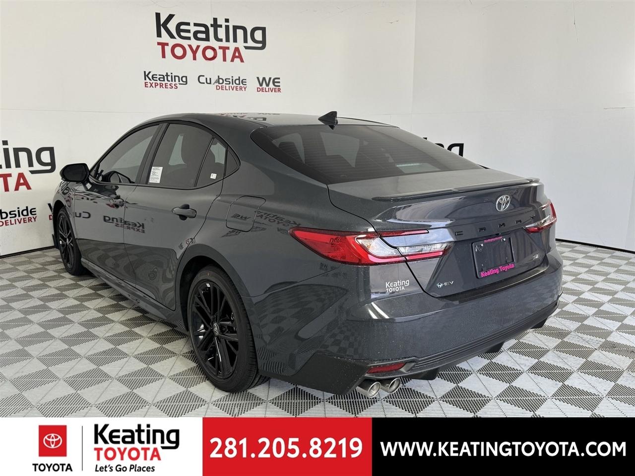 Toyota Camry Hybrid XLE 2026