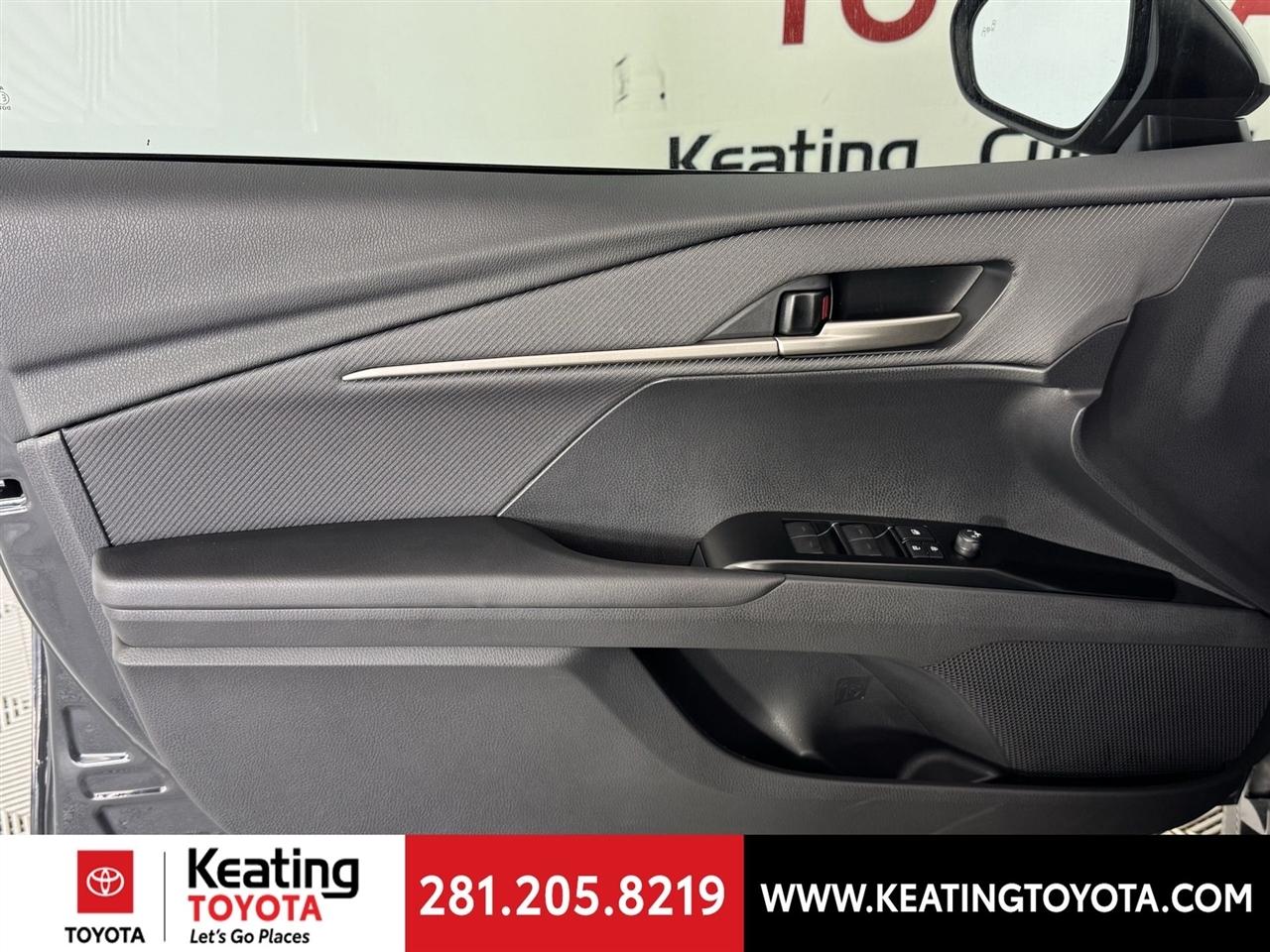 Toyota Camry Hybrid XLE 2026