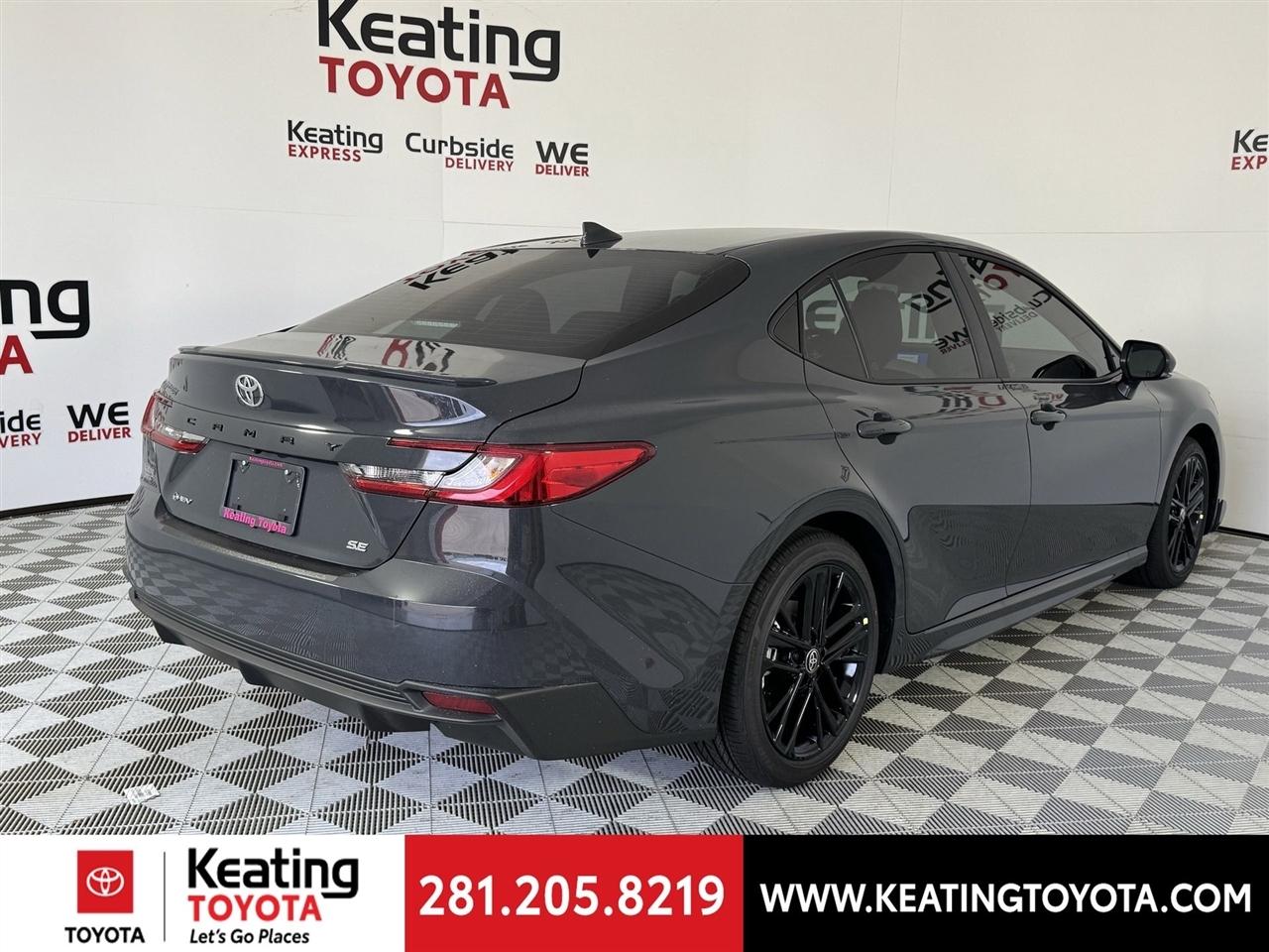 Toyota Camry Hybrid XLE 2026