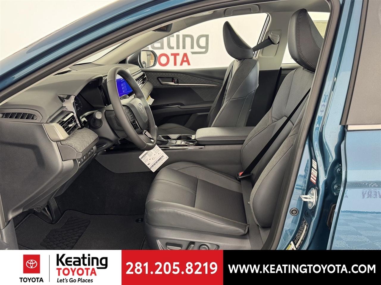 Toyota Camry Hybrid XLE 2026