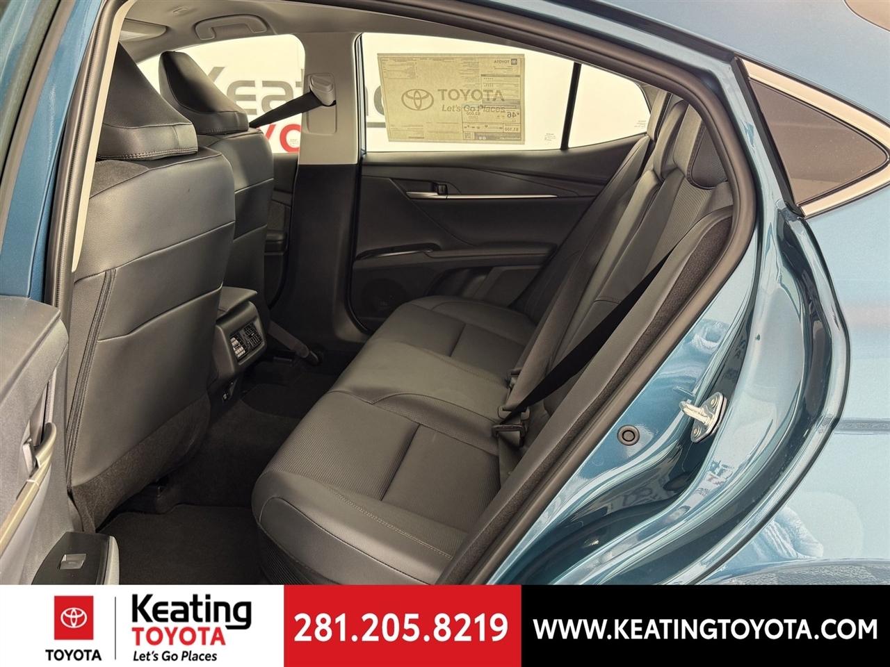 Toyota Camry Hybrid XLE 2026