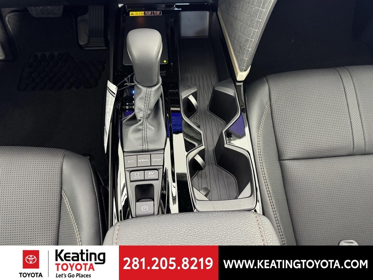 Toyota Camry Hybrid XLE 2026