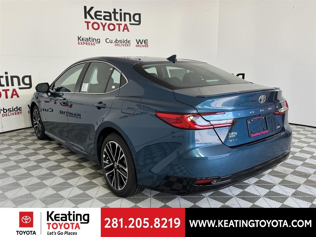 Toyota Camry Hybrid XLE 2026