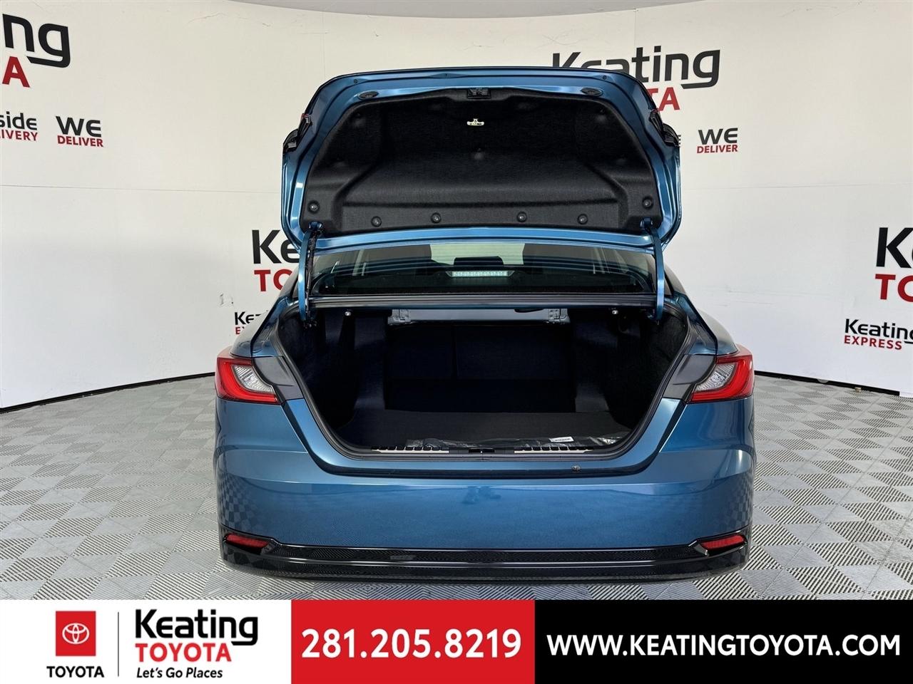 Toyota Camry Hybrid XLE 2026