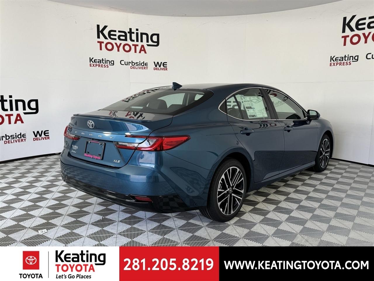 Toyota Camry Hybrid XLE 2026