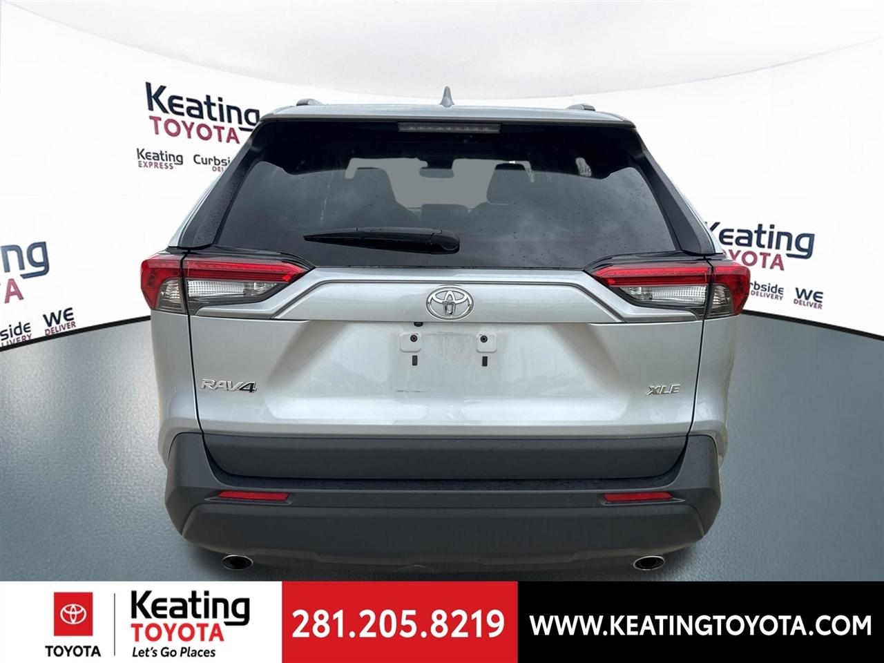 Toyota RAV4 XLE 2024