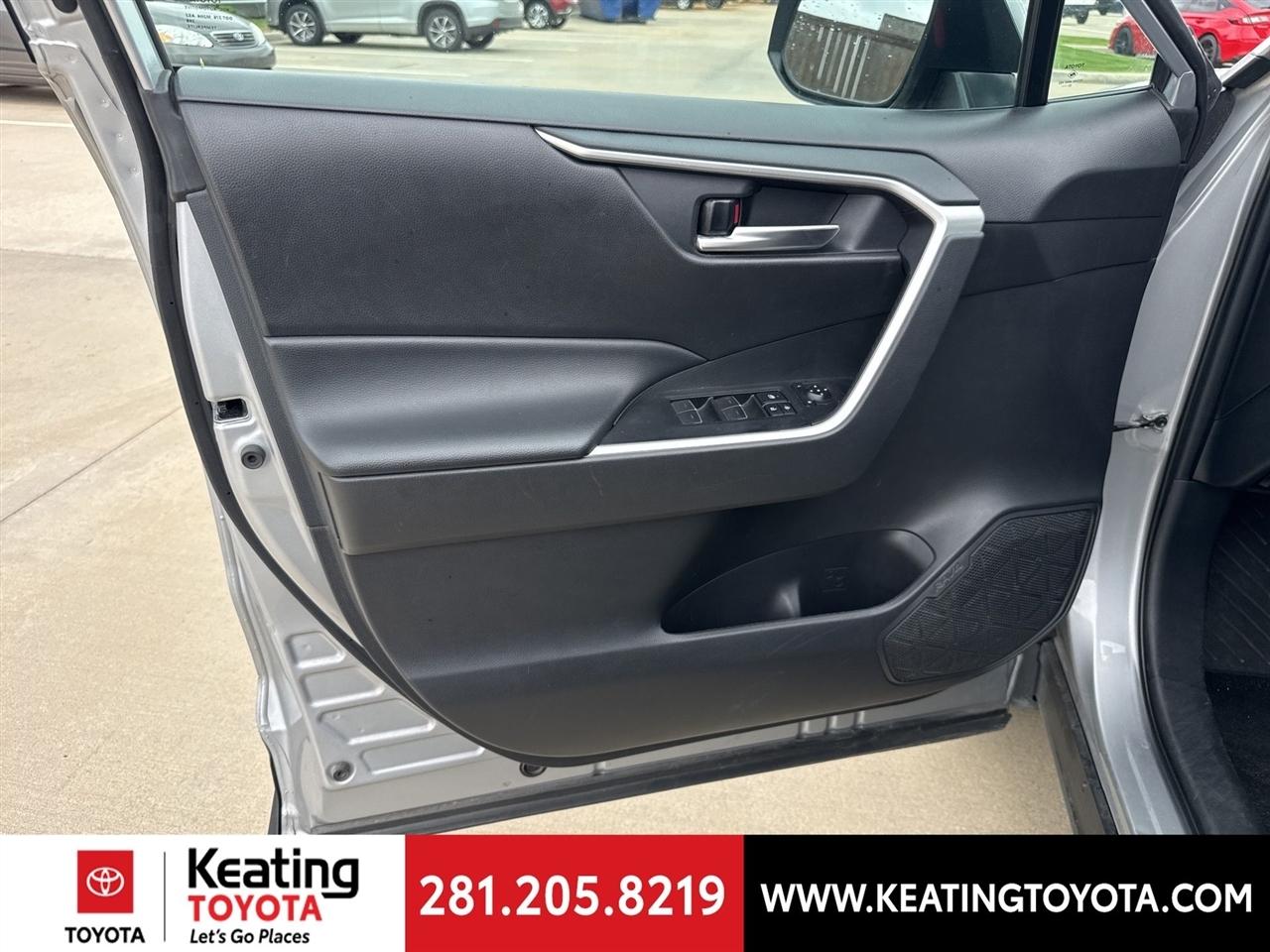 Toyota RAV4 XLE 2024