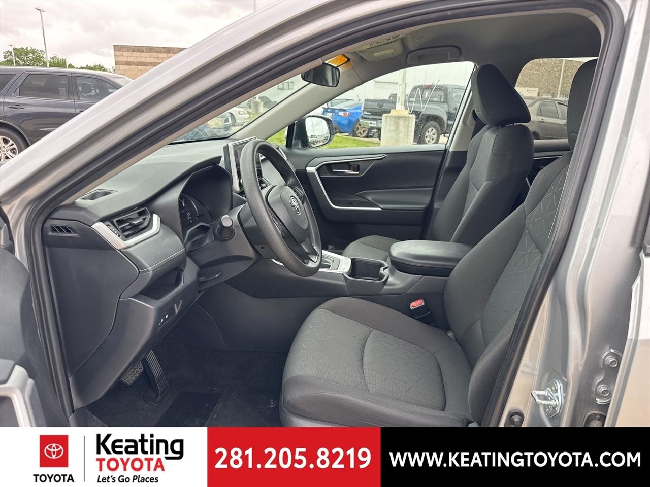 Toyota RAV4 XLE 2024