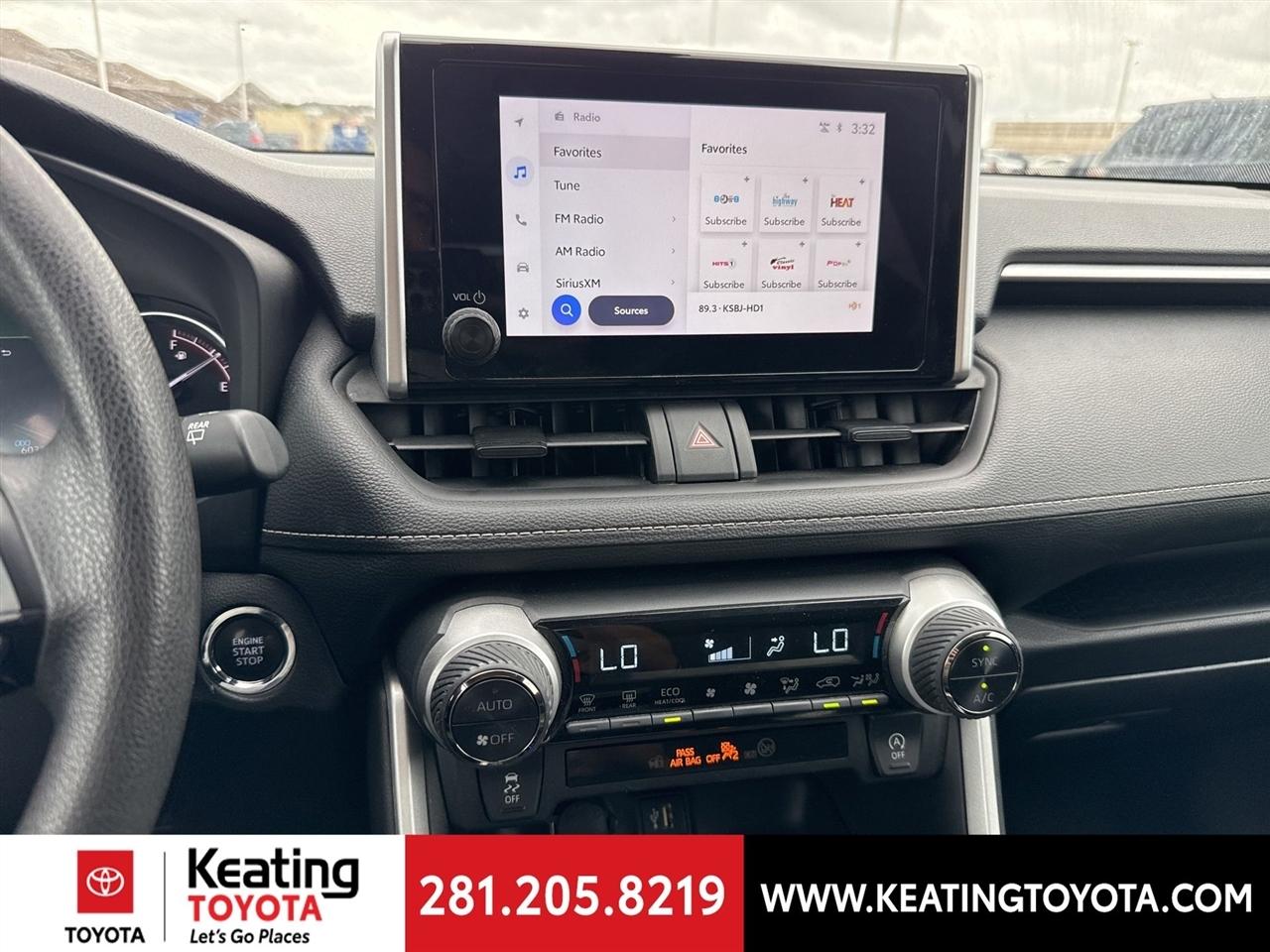 Toyota RAV4 XLE 2024