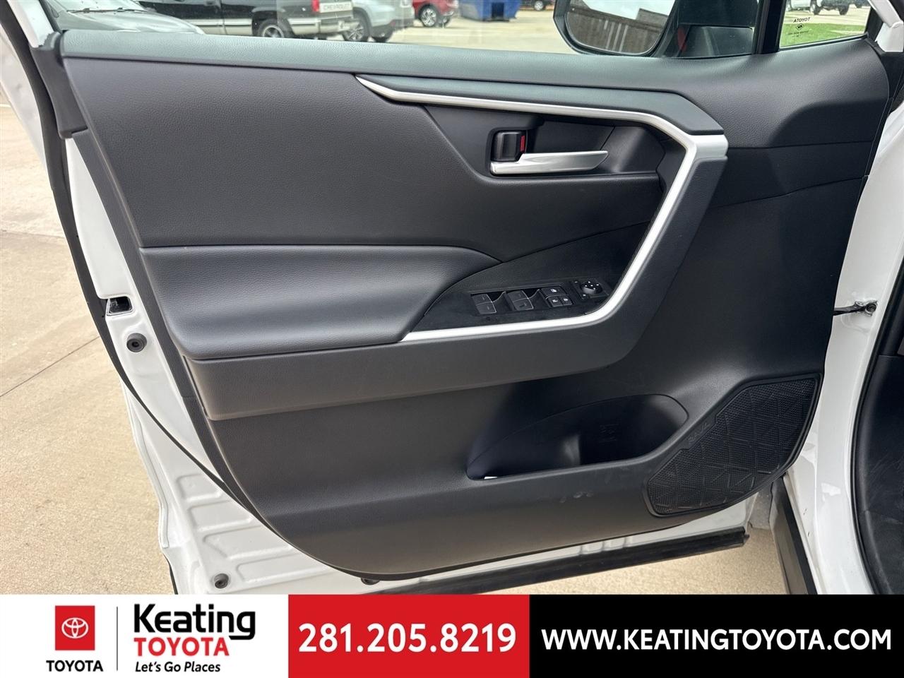 Toyota RAV4 XLE 2025