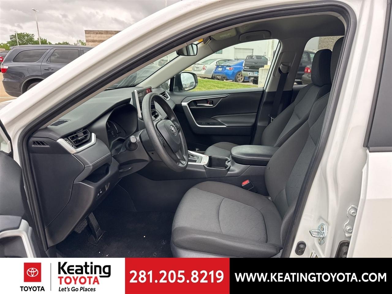 Toyota RAV4 XLE 2025