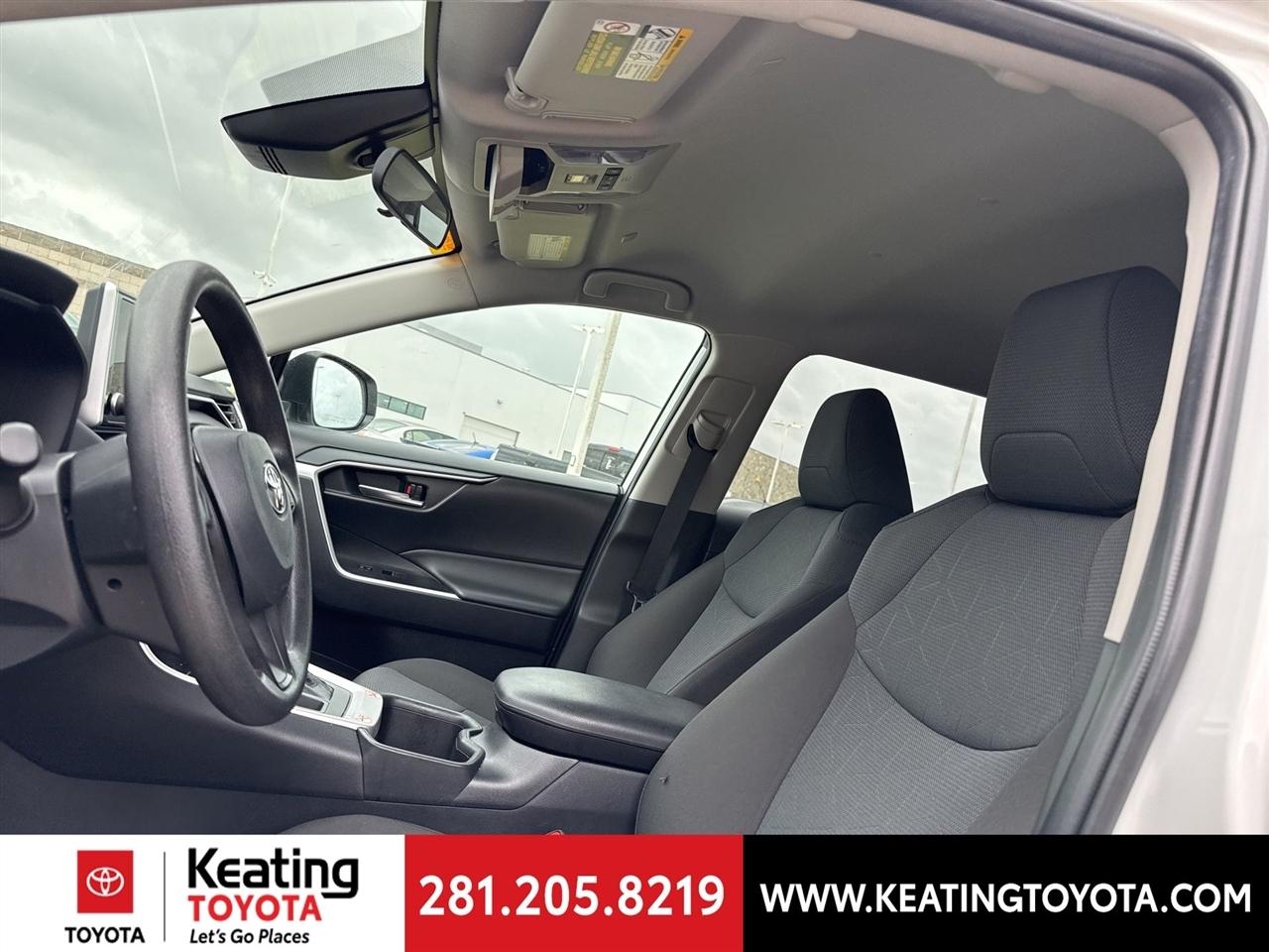 Toyota RAV4 XLE 2025