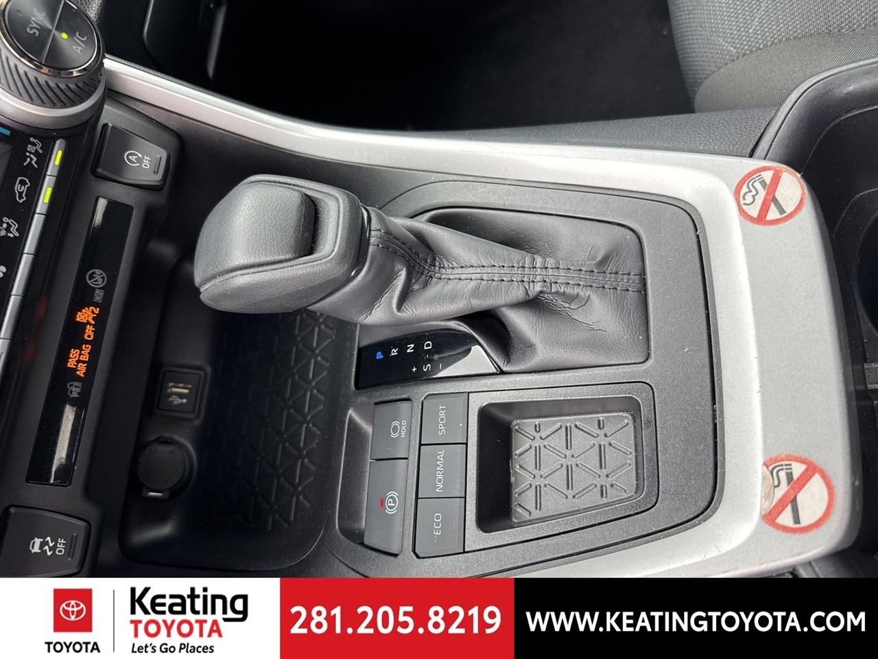 Toyota RAV4 XLE 2025