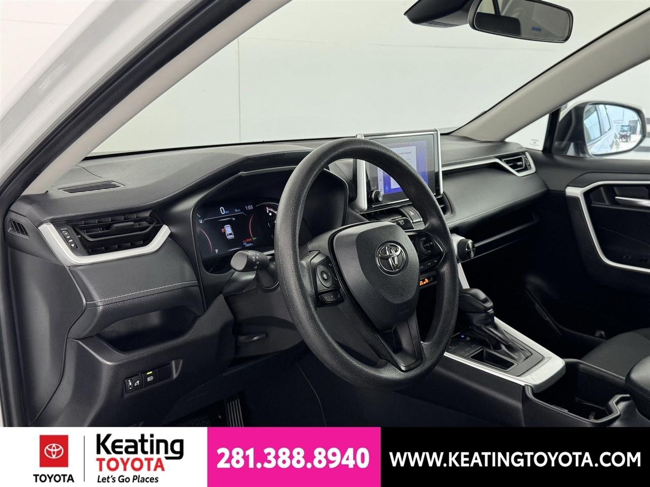 Toyota RAV4 XLE 2025