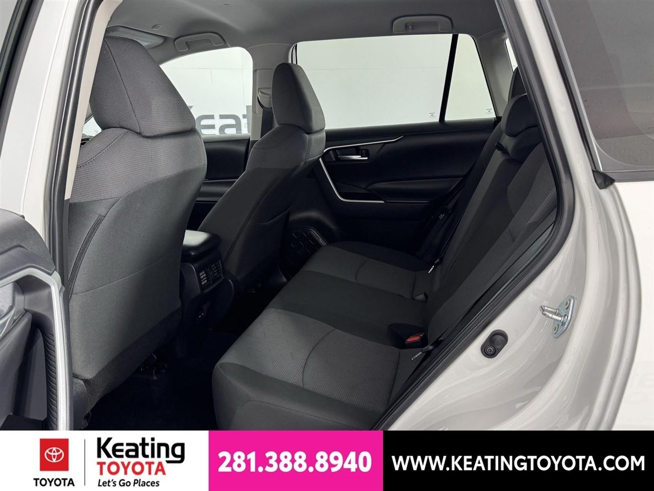 Toyota RAV4 XLE 2025