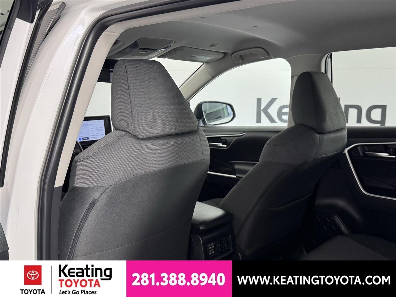 Toyota RAV4 XLE 2025