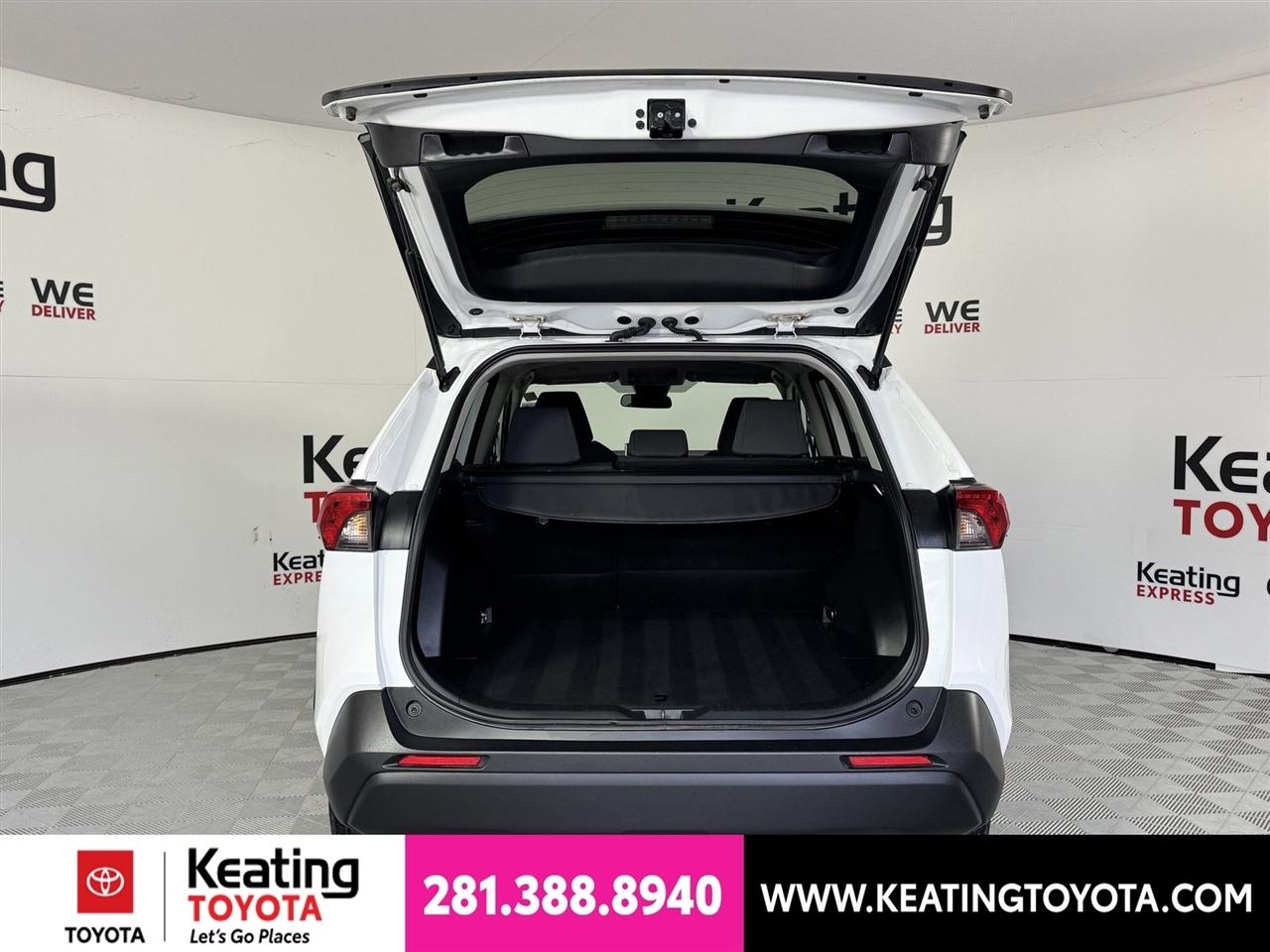 Toyota RAV4 XLE 2025