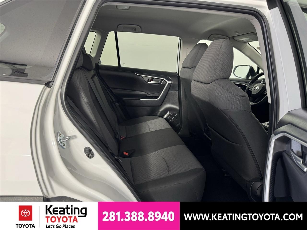 Toyota RAV4 XLE 2025