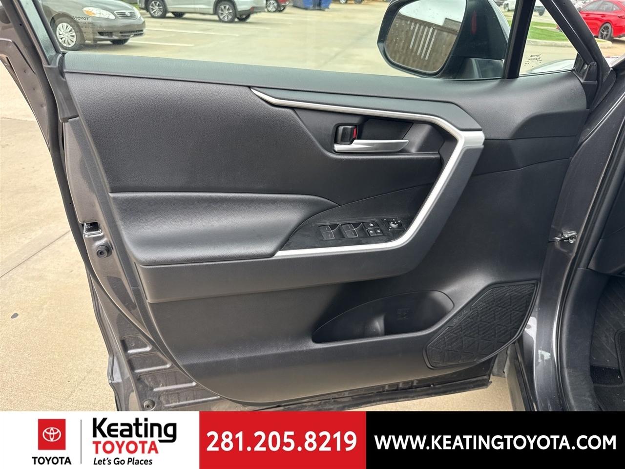 Toyota RAV4 XLE 2025