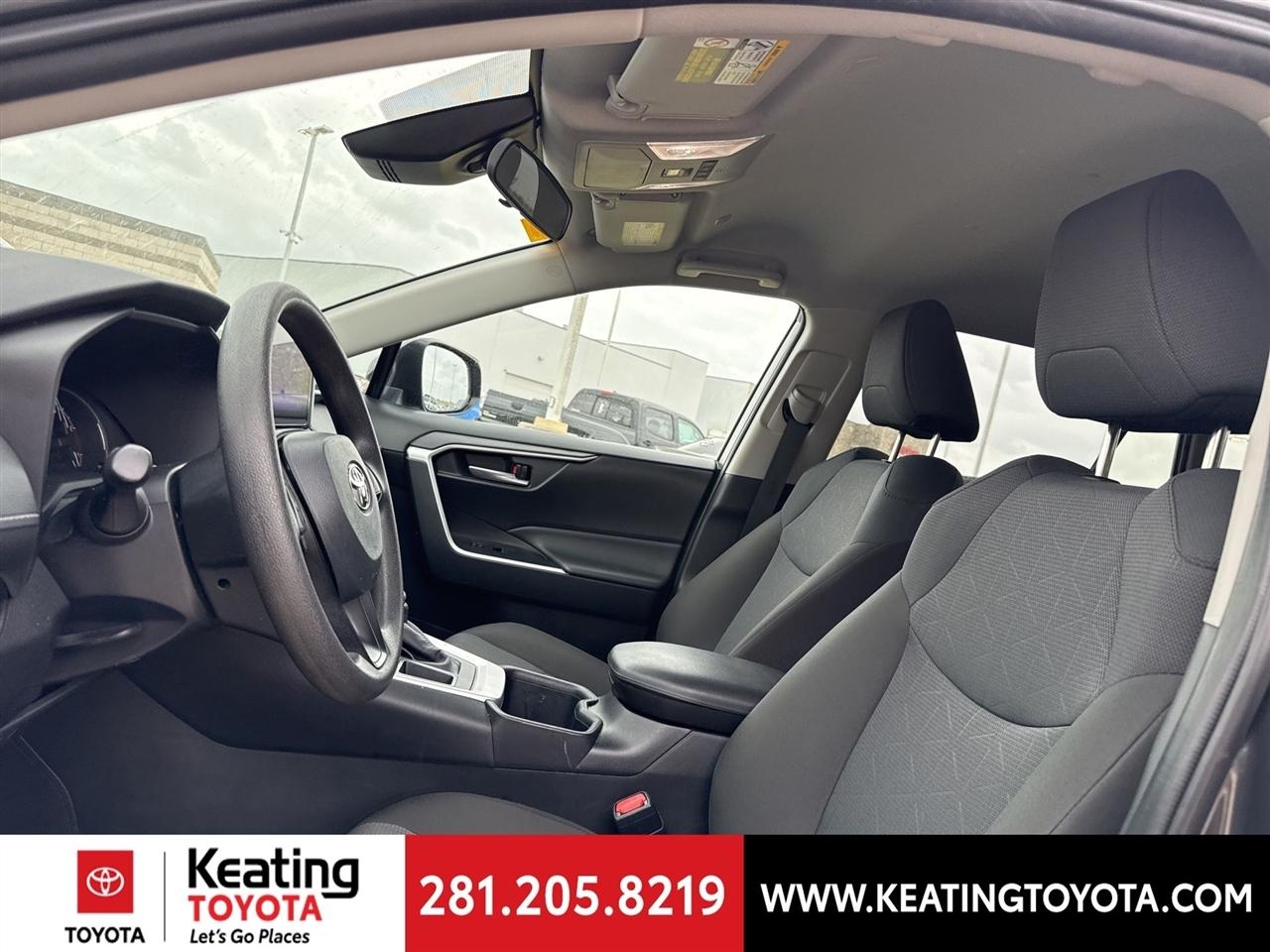 Toyota RAV4 XLE 2025