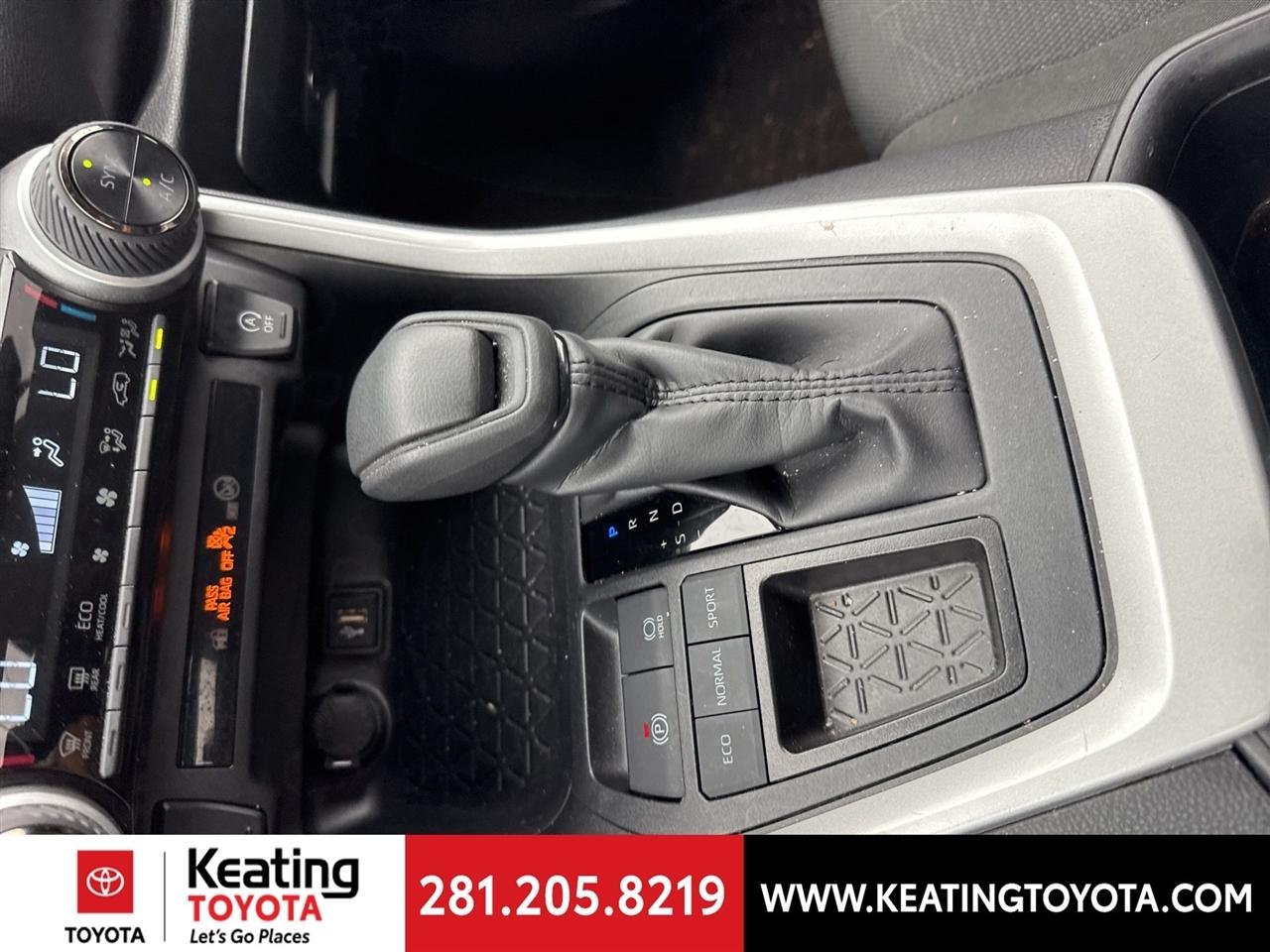 Toyota RAV4 XLE 2025