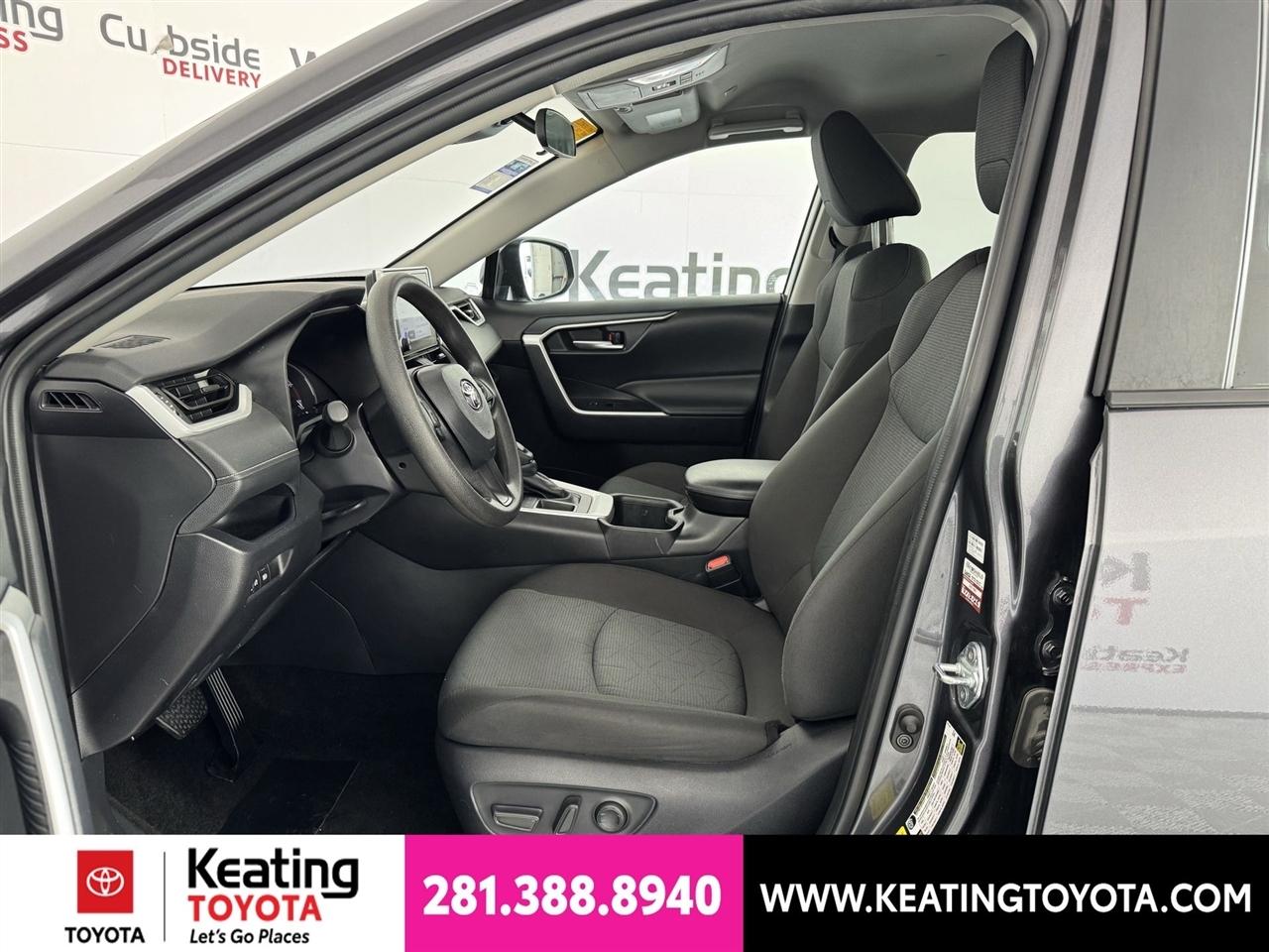 Toyota RAV4 XLE 2025